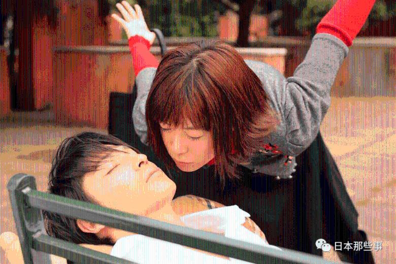 上海阿婆在草丛捡到一黑人男婴,好心收留抚养20年,现状如何?