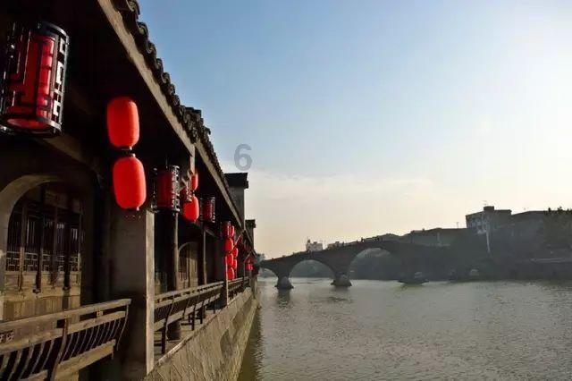 败家老公把2个鸡蛋打在西瓜里,用大火煮,出锅后全家笑了