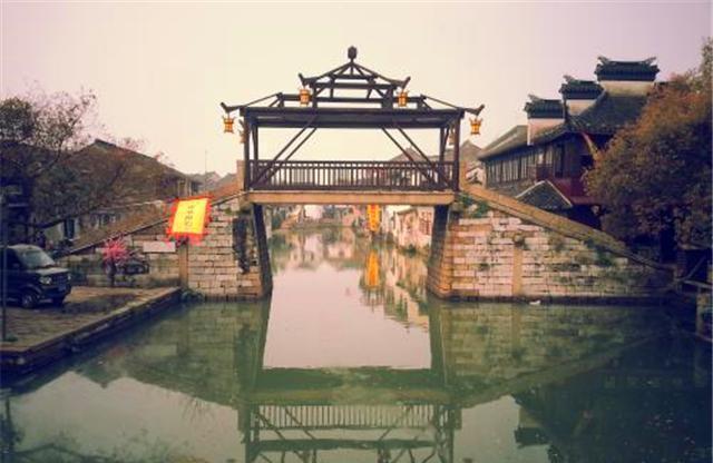 “龙”黄金受追捧 银行争推新年贵金属产品 购买者如何兼顾消费与投资?